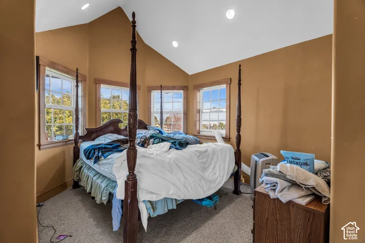 Vaulted ceiling with recessed lighting