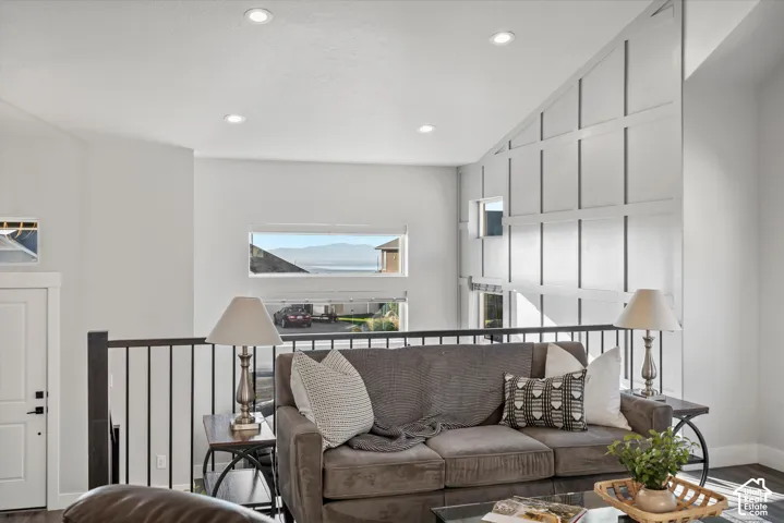 Vaulted ceiling with recessed lighting