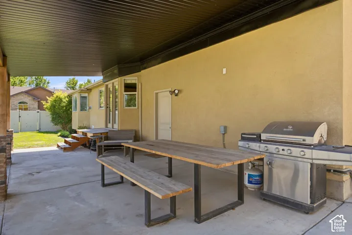 Covered patio featuring a concrete slab and a built-in stone column