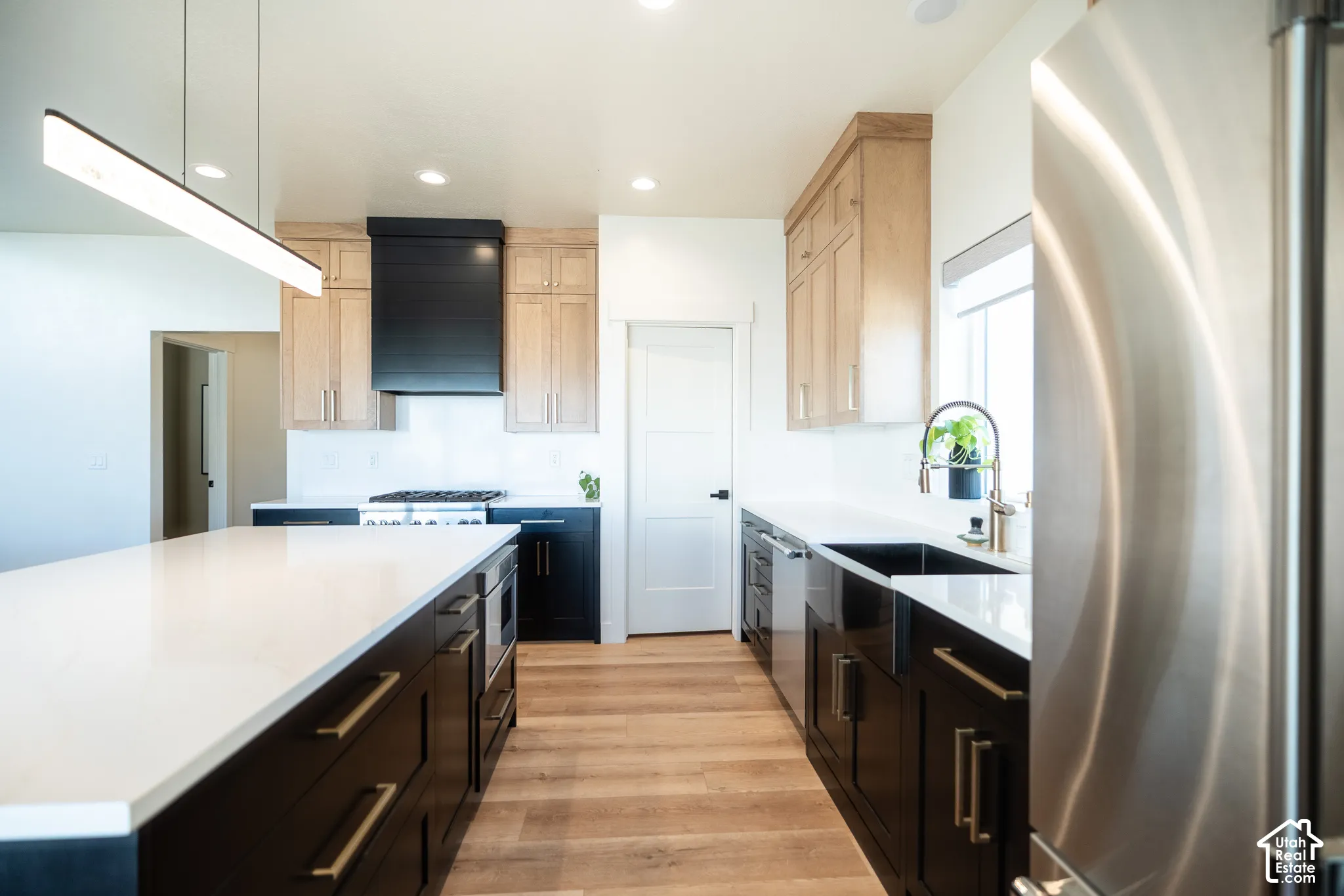 Photos are from a previous build and are for reference purposes only. Actual finishes and features may vary.