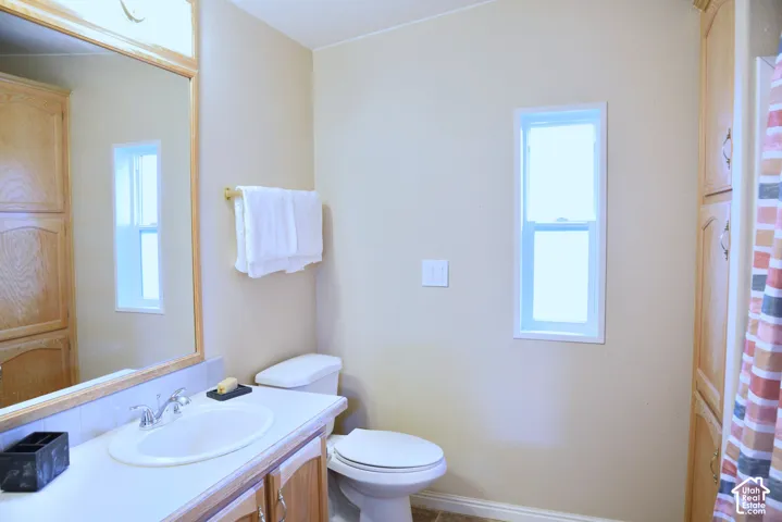 Primary Bathroom suite with oval garden tub / shower