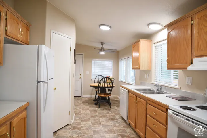 Kitchen / Dining Area