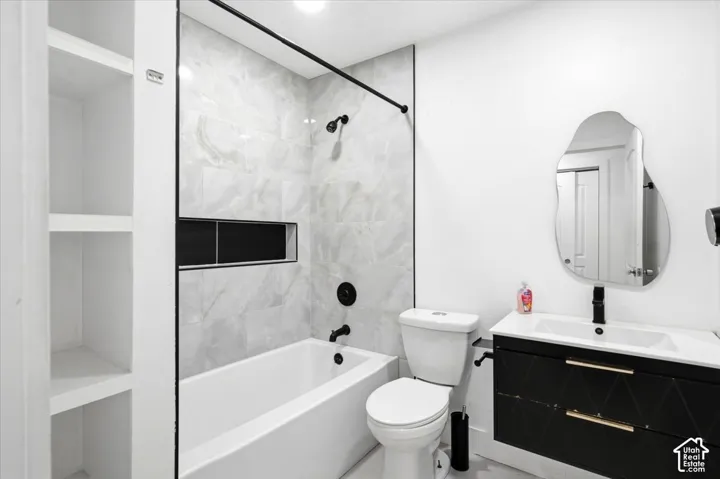 Full bathtub with tile surround and built-in niche