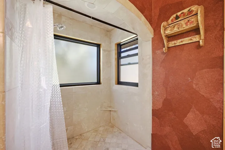 Primary en-suite