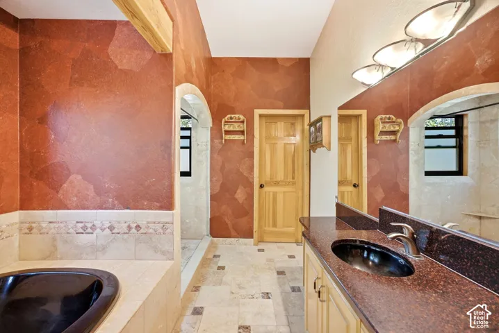 Primary en-suite