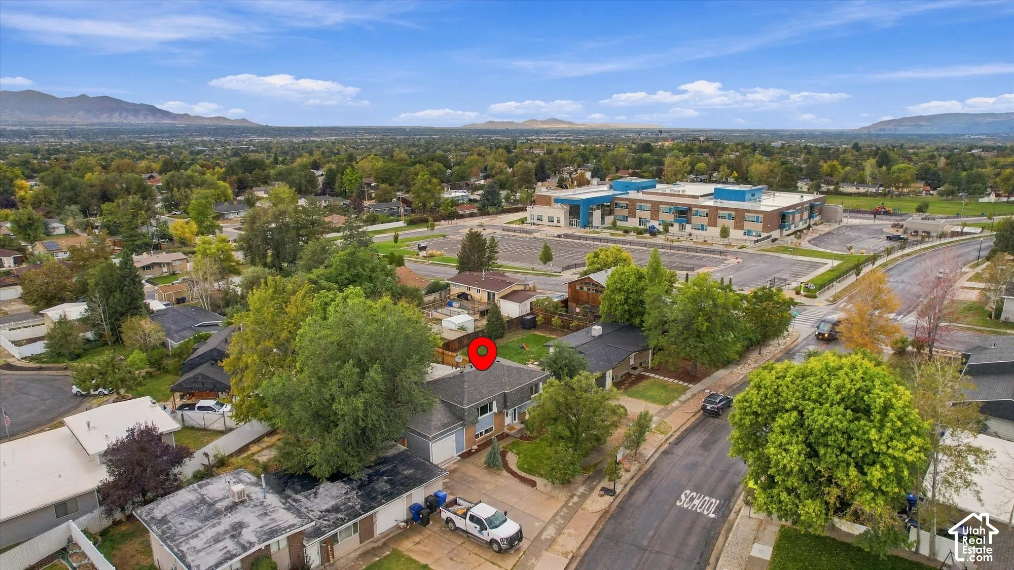 Walking distance to Peruvian Park Elementry school