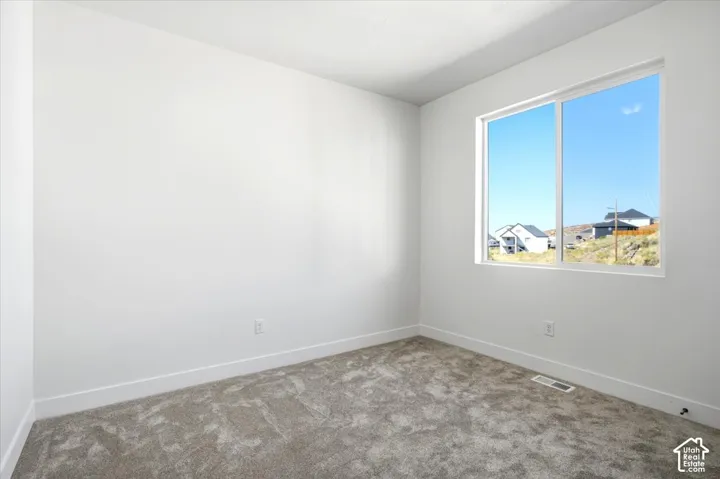 Neutral wall finishes, recessed window, and carpeted flooring