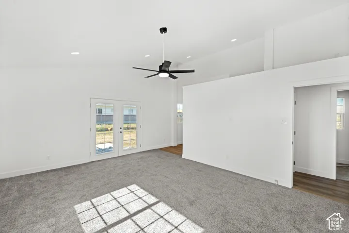 Vaulted ceiling with recessed lighting and ceiling fan