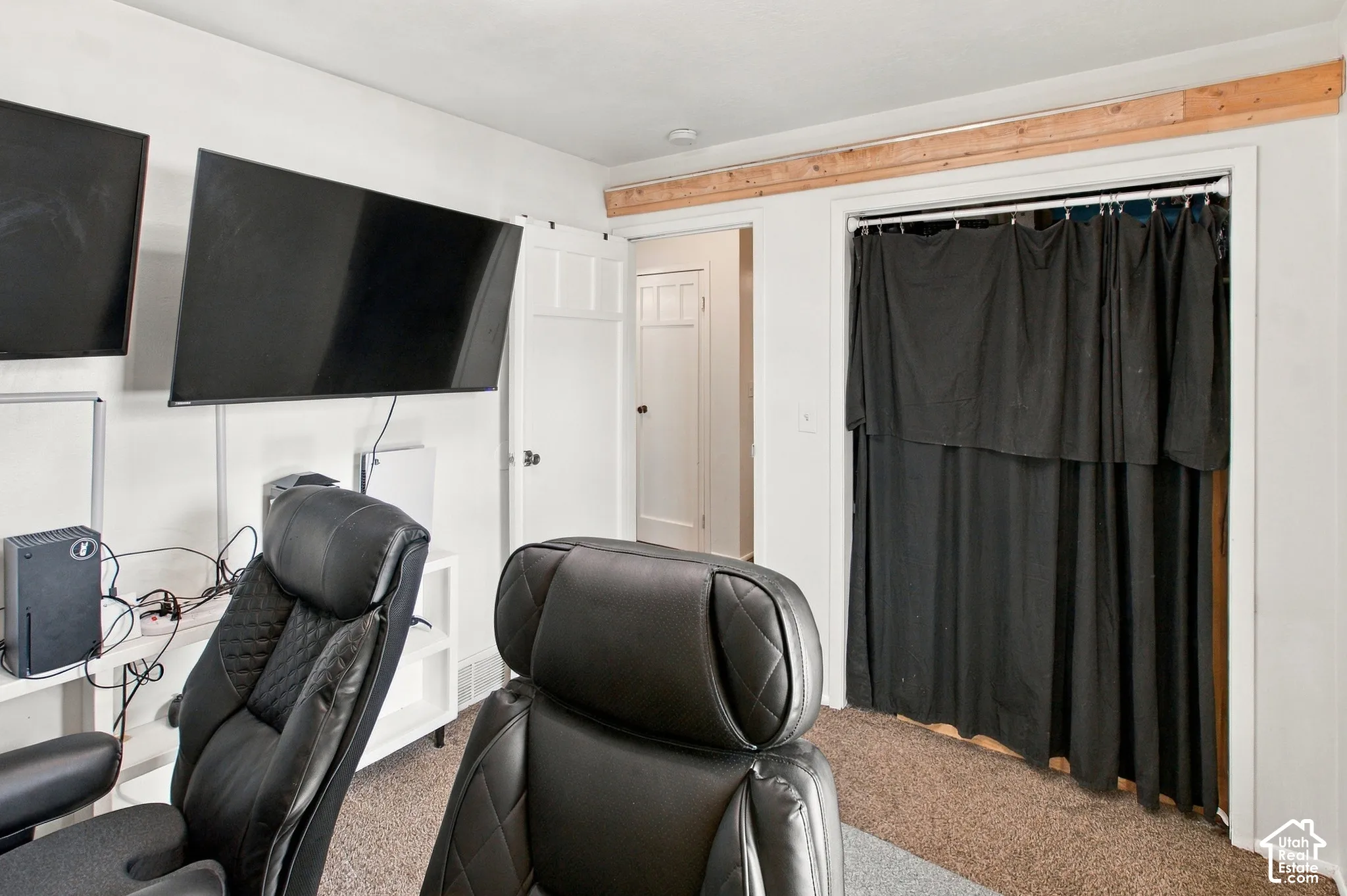 Bedroom, office or gamer room.