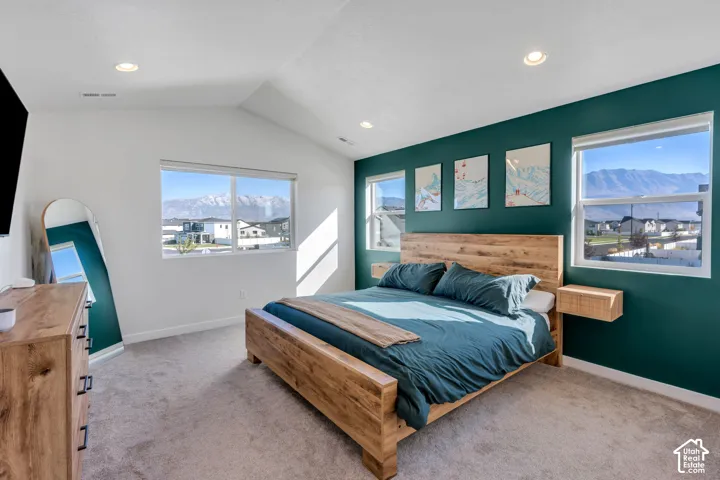 Vaulted ceiling with recessed lighting