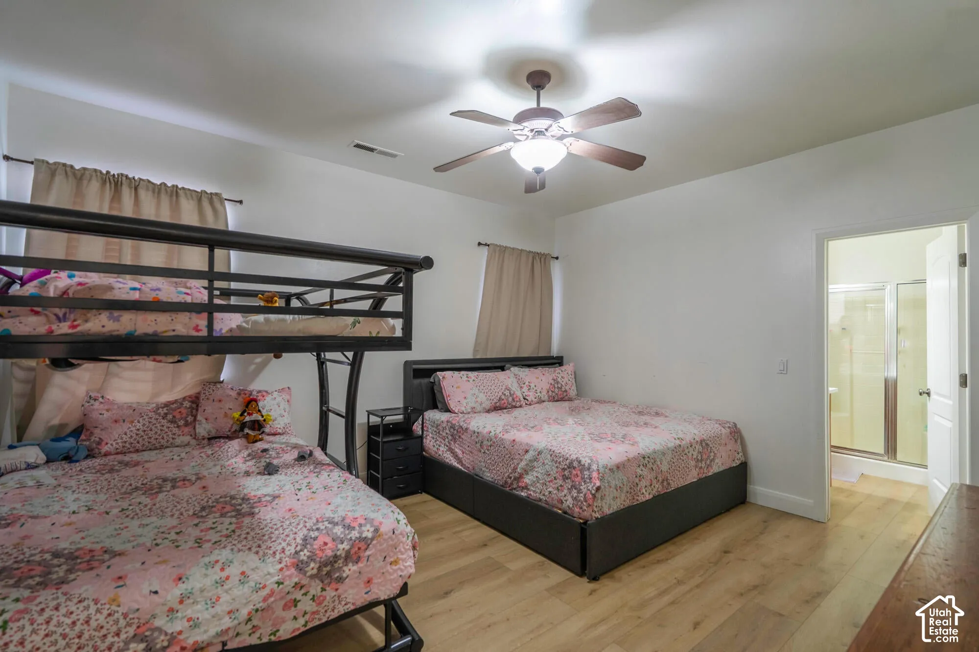 Recessed lighting, wood-finish flooring, ceiling fan with integrated lighting, and an en-suite bathroom with a glass-enclosed shower