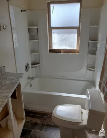 White tub and shower combination with integrated shelving