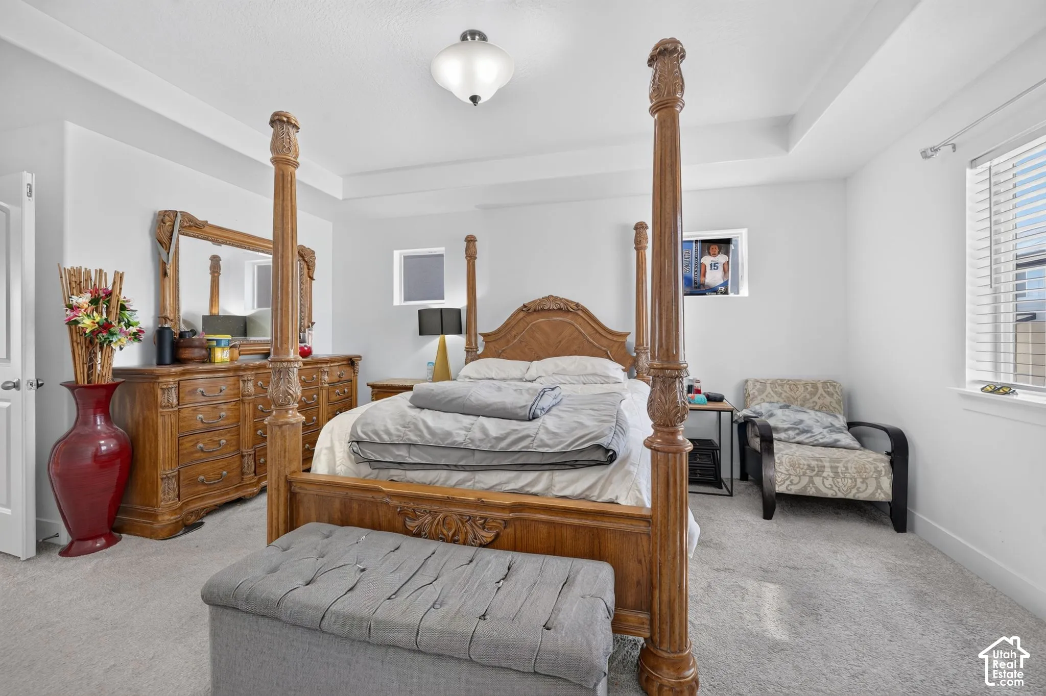 Tray ceiling with recessed lighting