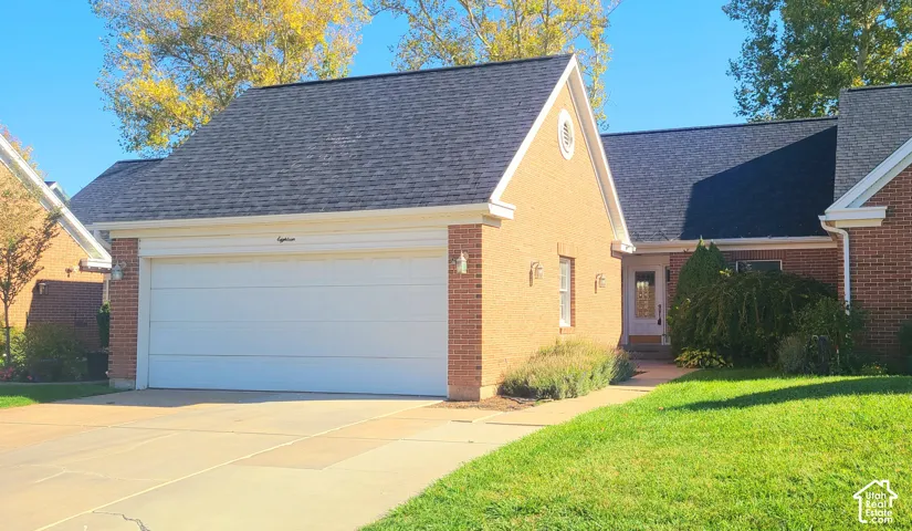 Detached 550+ sq ft garage.