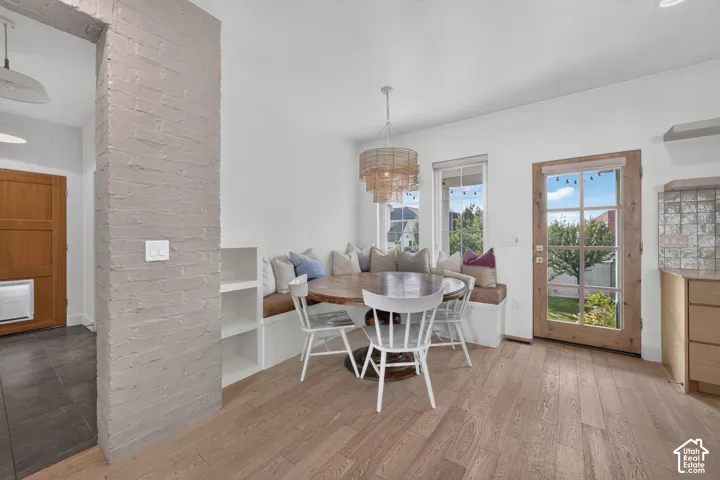 Charming oversized dinning nook