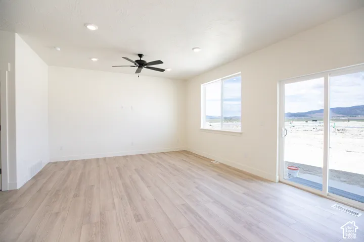 Family room with 9' ceiling and ceiling fan.