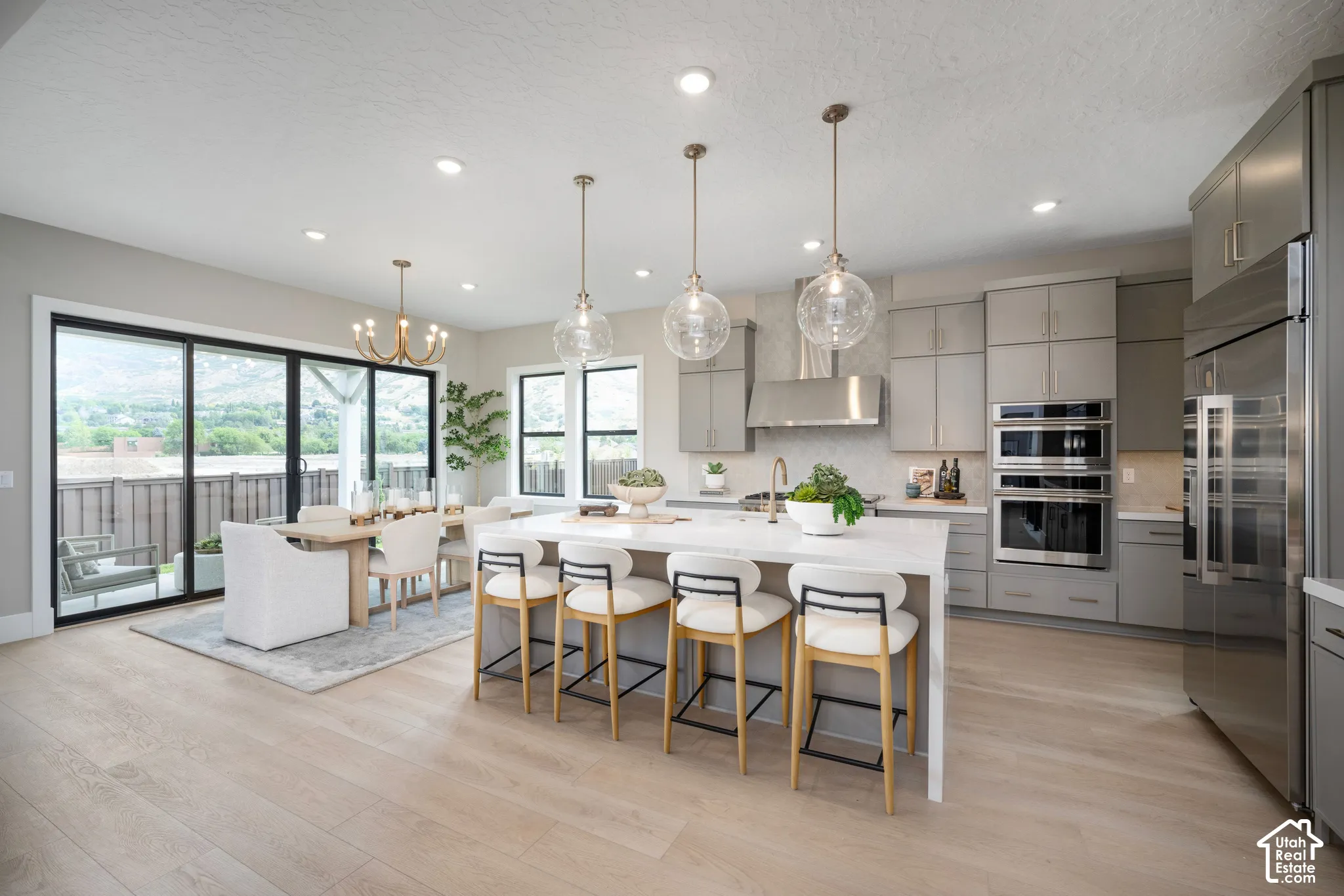 Model home pictures- Colors and features may vary.
