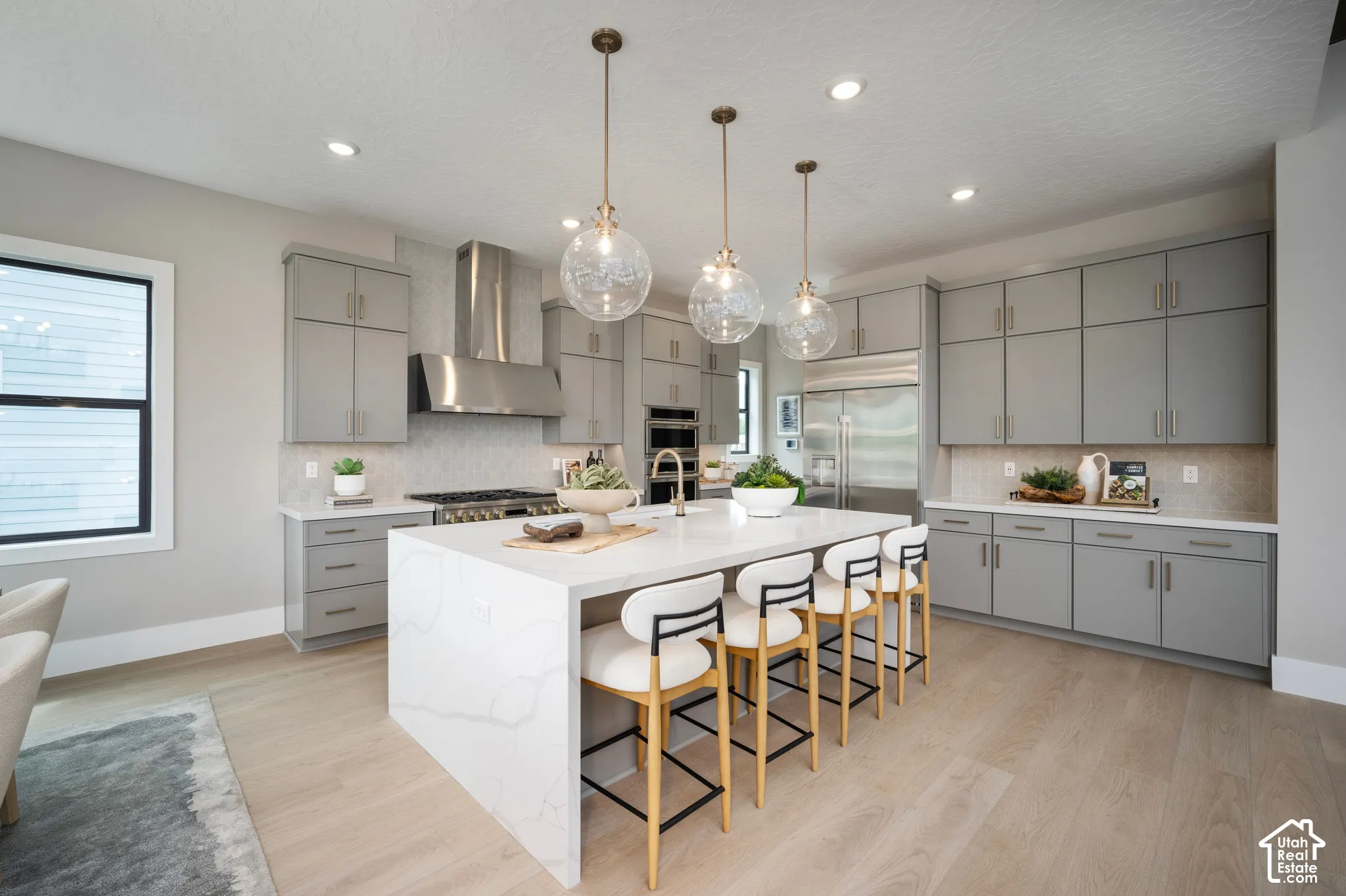 Model home pictures- Colors and features may vary.