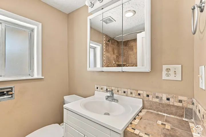 White vanity with an integrated sink and chrome faucet