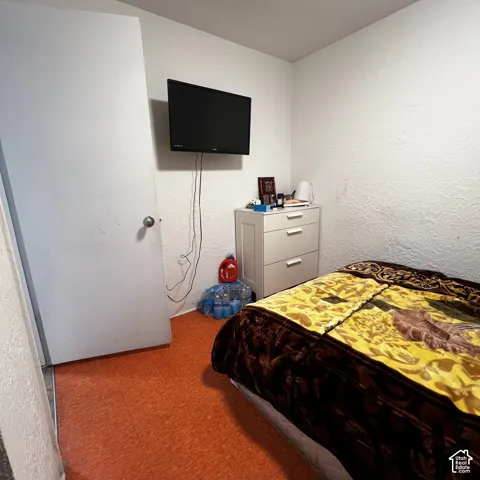 Room featuring solid-color flooring and a single-panel interior door with a spherical knob