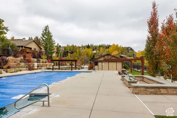 Outdoor swimming pool with integrated spa and concrete decking