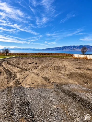 Vacant parcel featuring expansive water frontage, unobstructed mountain backdrops