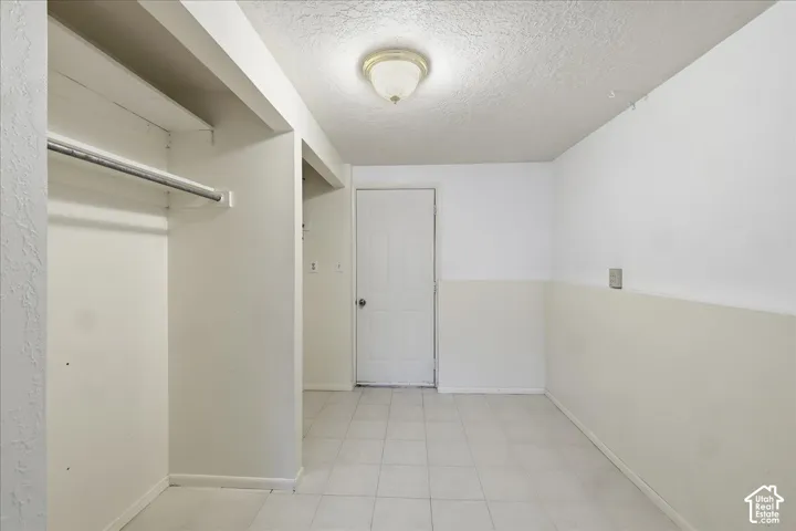 Den/walkout Basement