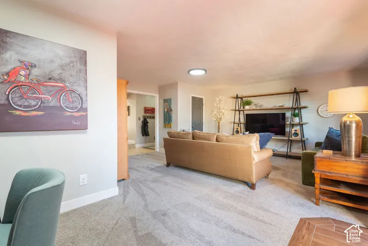 Recessed ceiling lighting, light gray wall paint, and light gray patterned carpeting