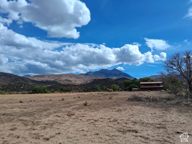 Expansive acreage featuring rugged mountain backdrops, open terrain, and mature trees