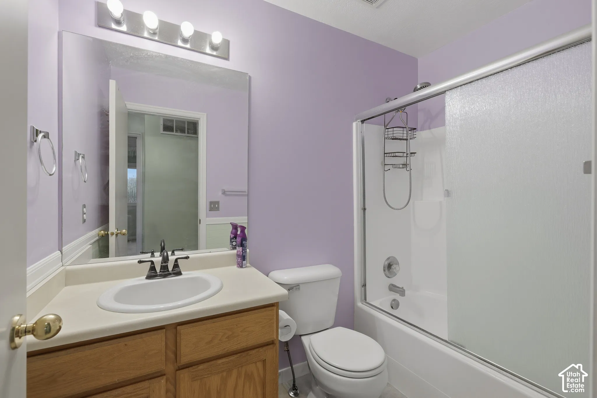 Upstairs hall bath