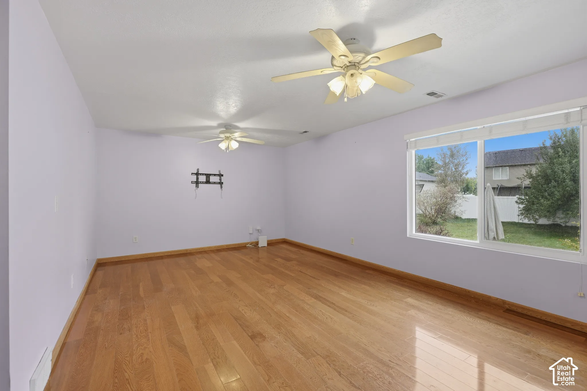 Large family room off the kitchen