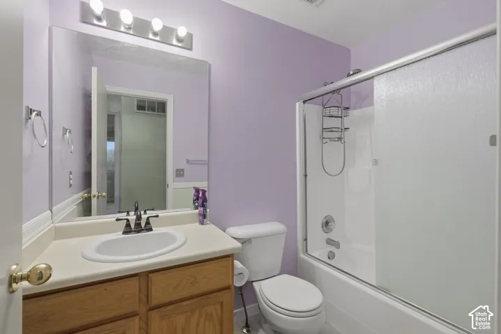 Upstairs hall bath