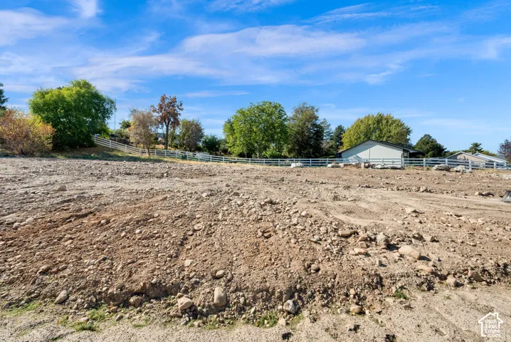 Expansive lot with a cleared, level building area