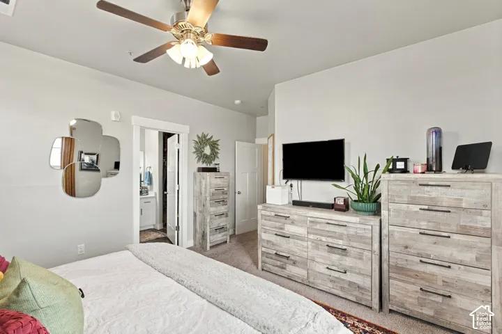 Recessed lighting, ceiling fan with integrated lighting, and carpeted flooring