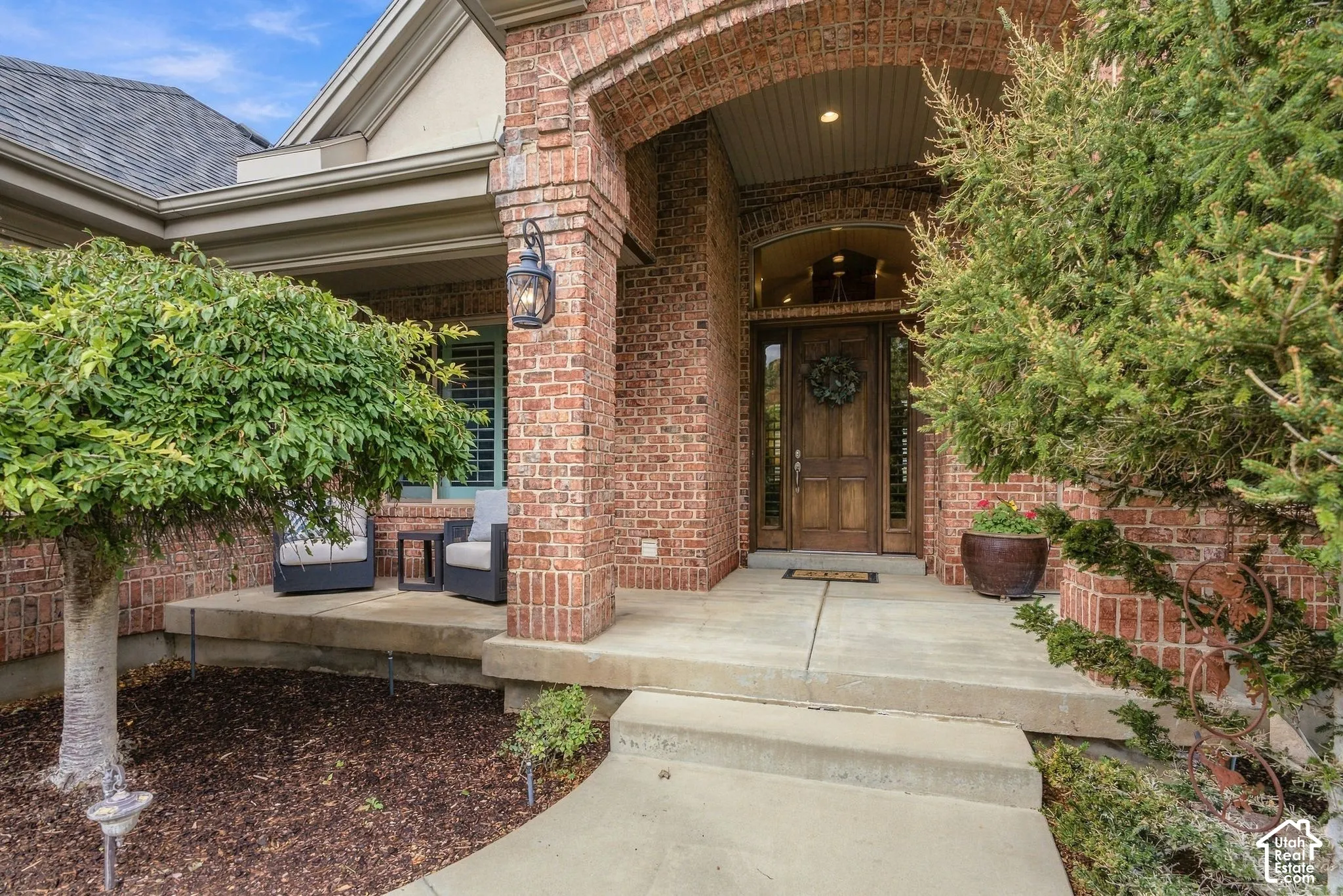 Lovely, Inviting Entry...YOU ARE HOME!