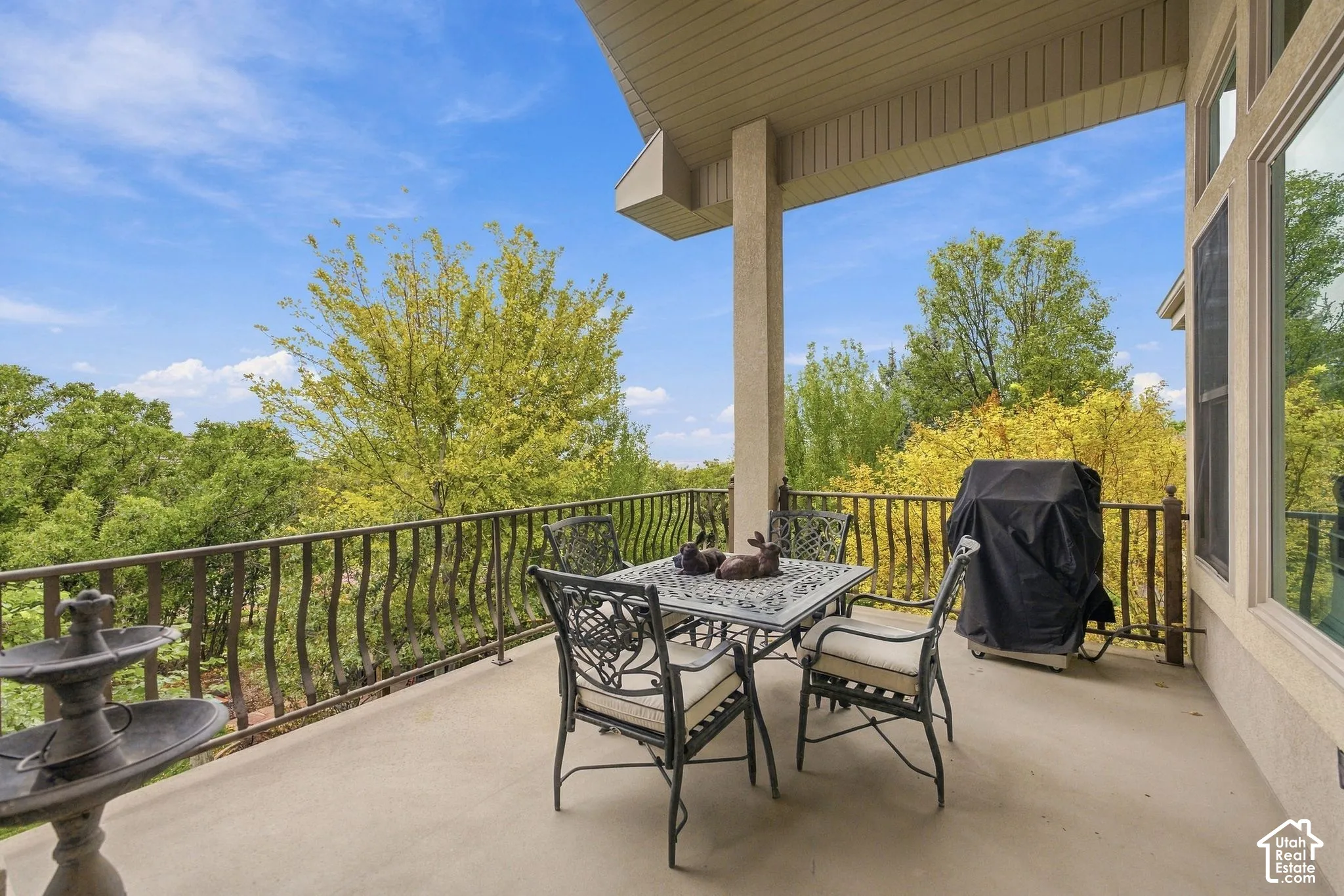 Enjoy Covered Deck with Lovely Views of the Valley