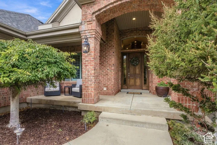 Lovely, Inviting Entry...YOU ARE HOME!