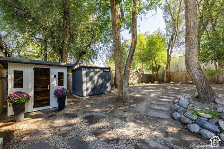 6245 S 2300 E, Holladay, Utah 84121