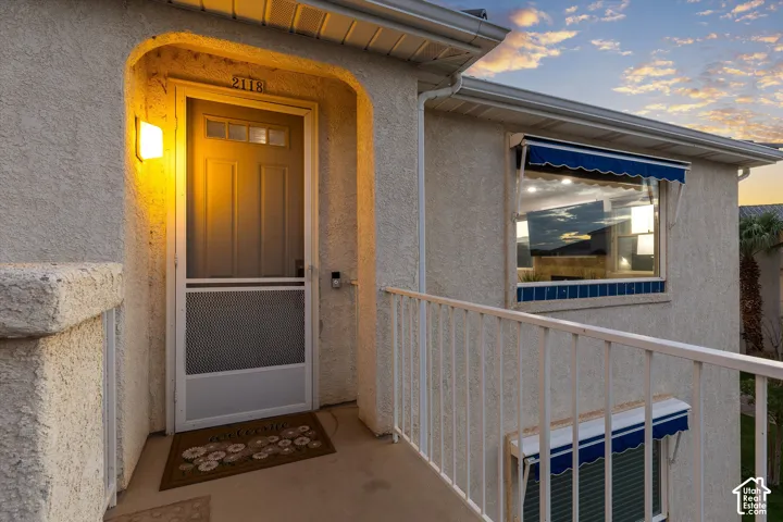 Front Entry: Unit 2118
