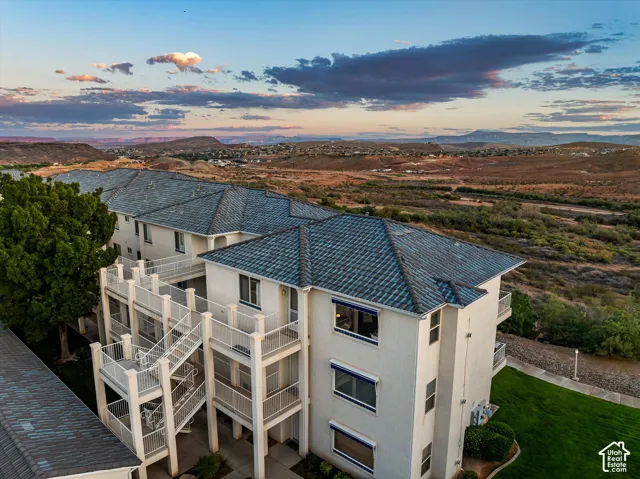 Aerial: The top-floor end unit