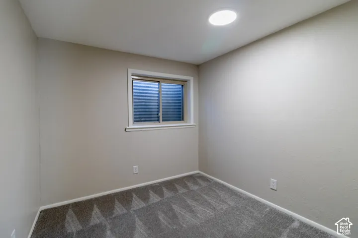 Recessed ceiling light fixture