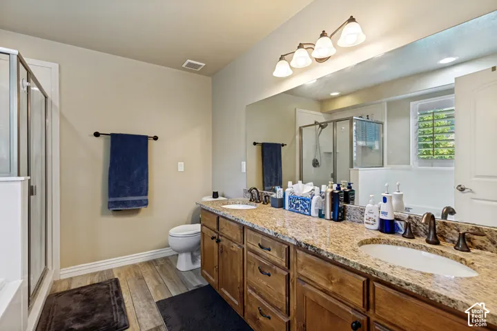 Dual vanity with undermount sinks, bronze finish faucets, and granite countertops