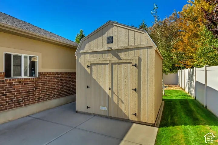 Large Shed w/ Loft Space