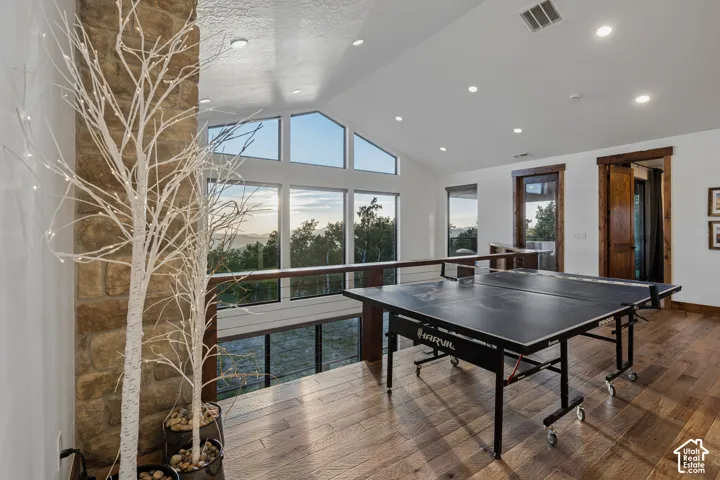Vaulted ceilings with recessed lighting