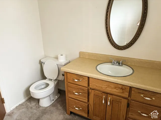 Main level full bathroom by bedrooms.
