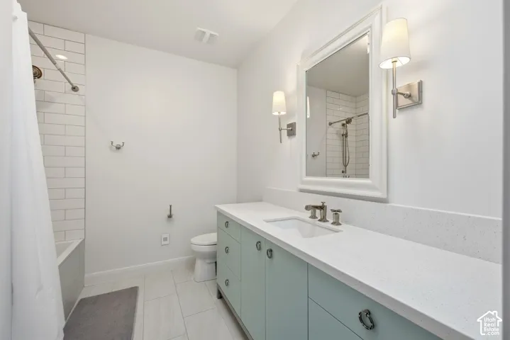 Ensuite Bedroom 4 with walk-in closet