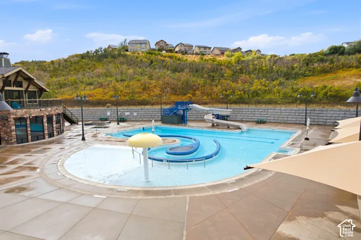Suncrest Amenities: Club House & Pool