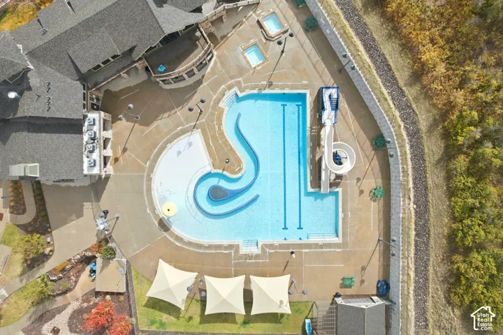Suncrest Amenities: Club House & Pool