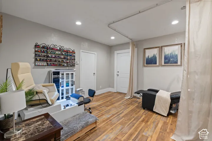 Waxing & Pedicure Area: Dedicated treatment space featuring a private waxing area and comfortable pedicure station.