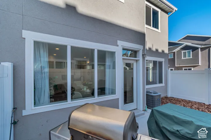 Patio area with concrete hardscaping